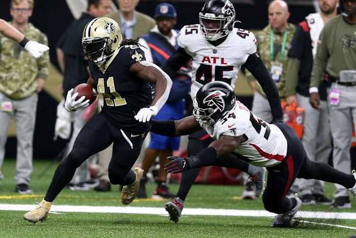 New Orleans Saints running back Alvin Kamara (41) gets past Atlanta Falcons linebacker Foye Oluokun (54). Mandatory Credit: Chuck Cook-USA TODAY